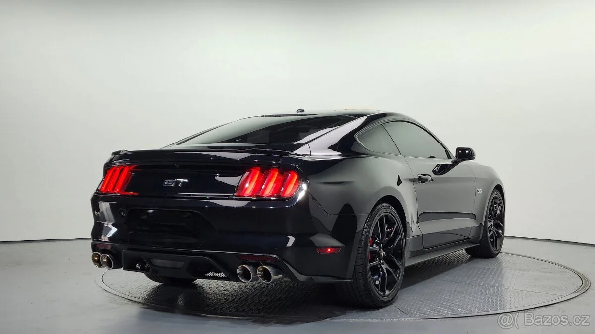 Ford Mustang GT 5.0 V8 - Na opravě 